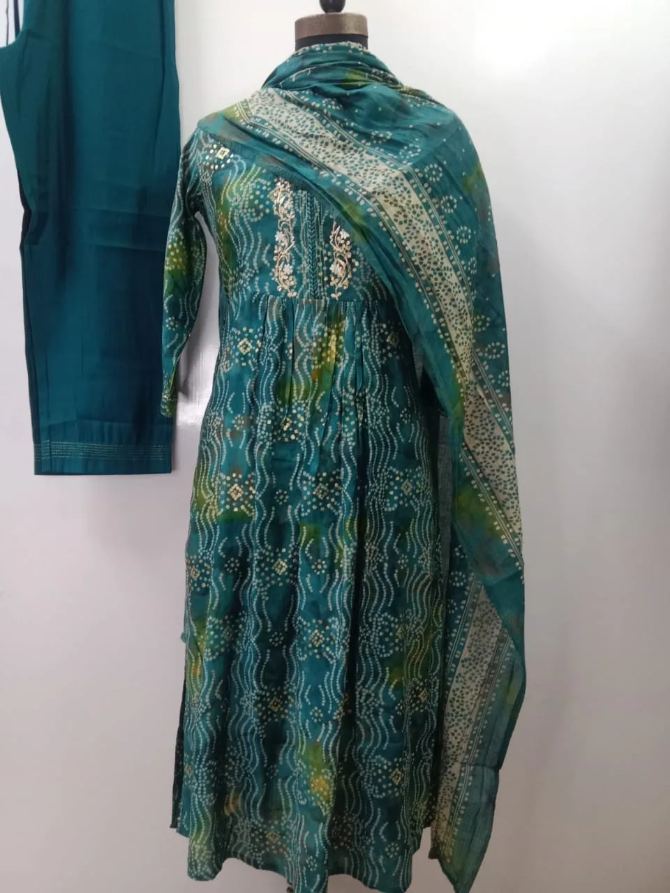 Trendy Nyra Cut Full Set